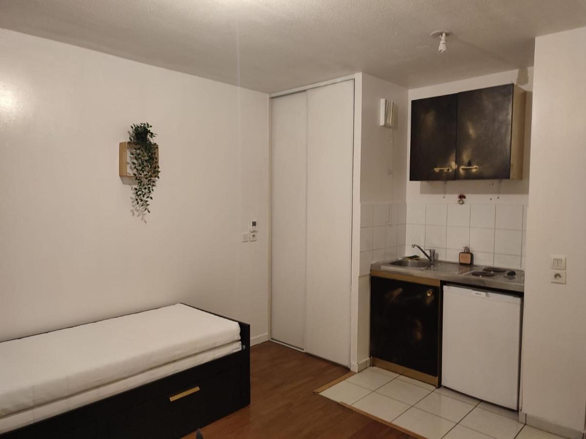 Chaleureux Studio Kais Apartment Bron Exterior photo