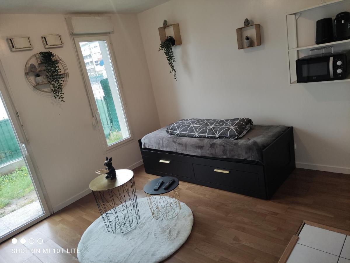 Chaleureux Studio Kais Apartment Bron Exterior photo